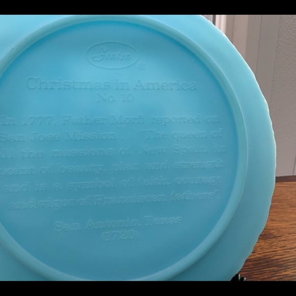 Fenton Glass Co. Christmas In America No. 10 - Picture 5 of 5